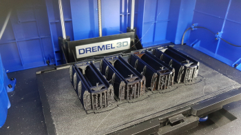 Four wagons in a row like this is not good with my printer. I know it already, still I do the same mistake .. Small parts placed to long apart does cool down differently and by that also bends a bit. Anyways, this time I got lucky. Those imperfections ...