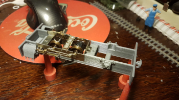 The chassis was ready printed when I got home from work today, for the third time. Now the RAR chassis sits just perfect and no damage to the frame this time! Also the improvements I added to the cylinders got better, so in a way I am glad I did another .