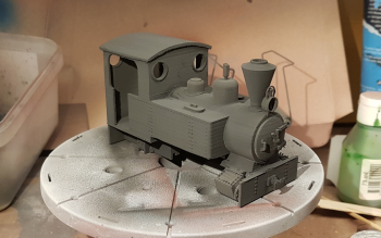Did assemble the loco today and put on first primer. Really like this dark gray! Final paint will be black, but a tone of dark gray would look great to I think. I did some initial sanding before the primer, but easier to see after if more is needed and..
