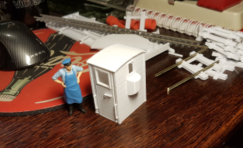 The brake cab was finished this morning from last night. The axleboxes was done just now. Brake cab turned out very well, also the axleboxes, but the wheels got