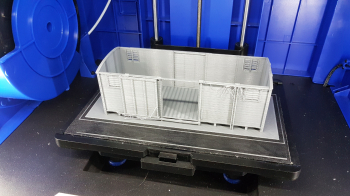 This Van was done printing this morning after 21 hours ... It is the biggest I done so far! Length is 21cm ex the brim, of a total max of 25.4 cm available. This bigger printing space is something to consider when buying a printer. Not many can print ....