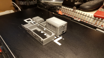 This model clearly shows that 1/35 scale does not need to be big! See last picture with compare to both Gn15, 009 and 0 scale models. The flywheels touch the ends of the opening in the frame. Easy to carve out 0.5mm in each side, but also easy to re-print