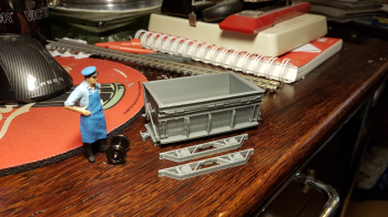 Here comes the mine wagon to put on top of the atlas chassis. Seems I got around complete circle with this one .. The print quality had been better than this, but I am ok with it for now. This is a first test print anyway. The axleboxes and the mine