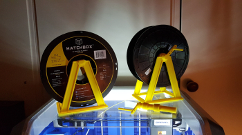 My printer only takes 0.6kg spools but most are 1kg so I made this gadget to get a simple way to wind over from one spool to another. Many drills a hole in the printer and put the spool on top instead,. but I did not want to drill any holes just yet.. Bes