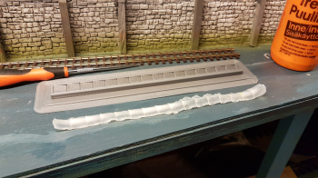 The mold for the ridge tiles was ready this afternoon. I could have used a bit more olive oil in the mold, but the principal works great! The other mold needs a bit more time to set. When both dried out properly they will be put on the roof of the crane.
