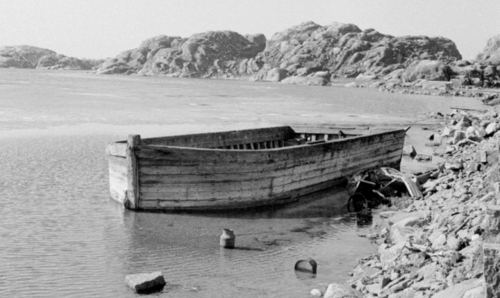 09  -- stranded and abandon barge
