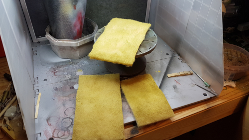 155013  -- roof airbrushed a pale yellowish colour