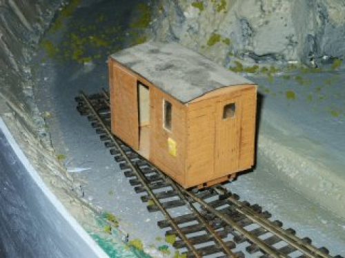 Pict3998 -- My first scratchbuild project.. a mail wagon in 1